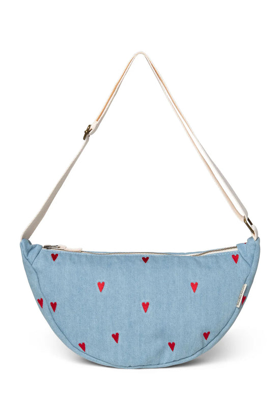 Mit Herzen bestickte Crossbody Bag für Erwachsene aus Denim von Studio Noos. Jede Tasche ist ein Unikat.