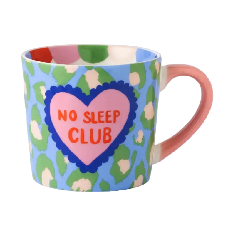 Statement-Tasse „NO SLEEP CLUB“ von Eleanor Bowmer mit grünem Leopardenmuster