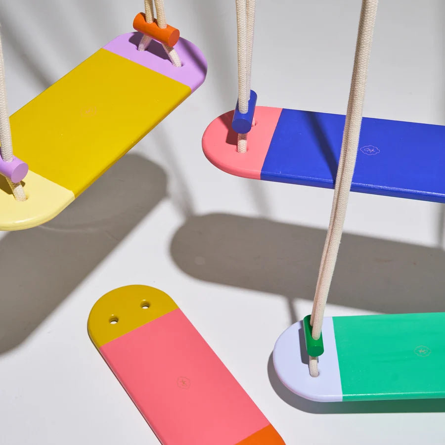 Kinder Holzschaukeln SWING von Eperfa in Blau und Grün mit Holzsitzen und Baumwollseilen