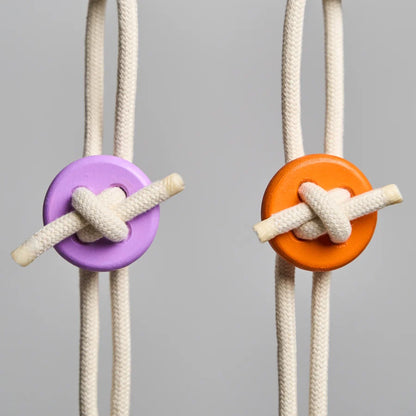 Detailansicht der Eperfa Kinder Holzschaukel SWING mit Holzdetails und Seilen