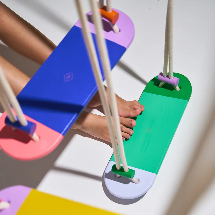 Kinder Holzschaukeln SWING von Eperfa in Blau und Grün mit Holzsitzen und Baumwollseilen