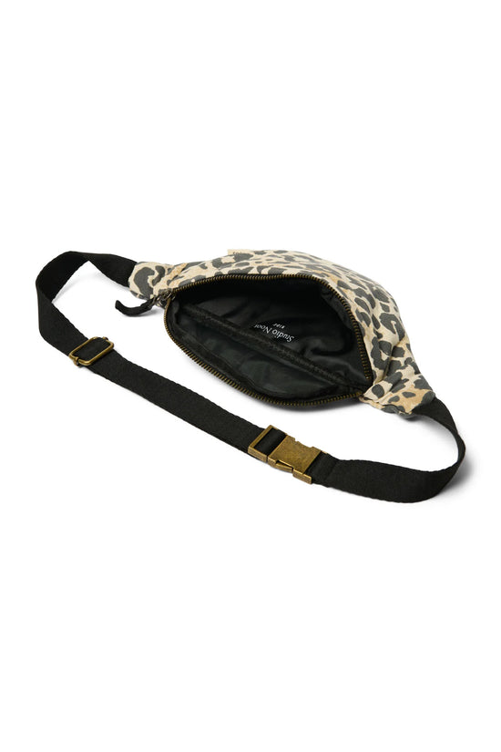 Leichte Crossbody Bag für Kinder und Jugendliche weicher Baumwolle von Studio Noos. Jede Tasche ist ein Unikat.