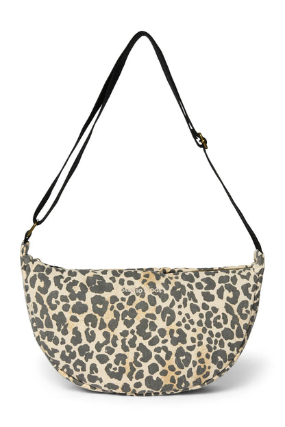 Wattierte Crossbody-Bag für Erwachsene aus weicher Baumwolle von Studio Noos. Jede Tasche ist ein Unikat.
