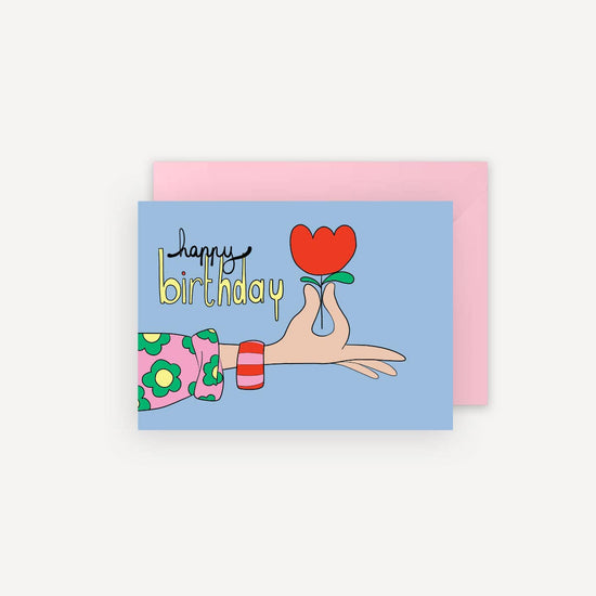 Grußkarte mit Umschlag: Happy Birthday. Übergabe eine Blume.