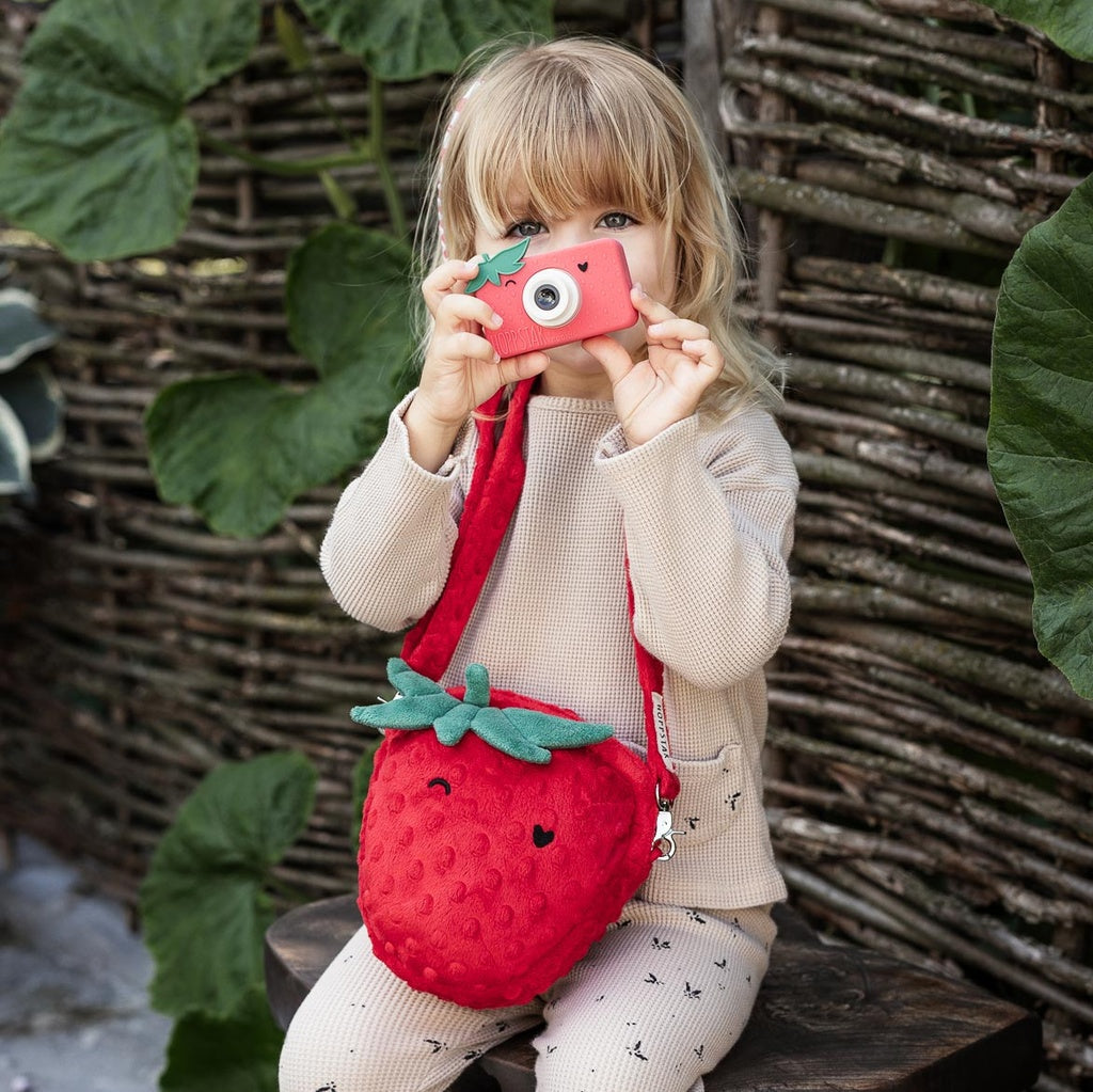 Kameratasche &quot;Cheeky Fruits Bag Strawbella&quot; von HOPPSTAR