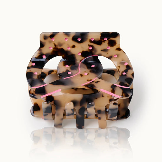 Haarklammer in Brezelform im pink-leo Design von by Vivi.
