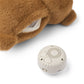 Der Teddy hilft Babys mit vielen beruhigenden Geräuschen beim Einschlafen.