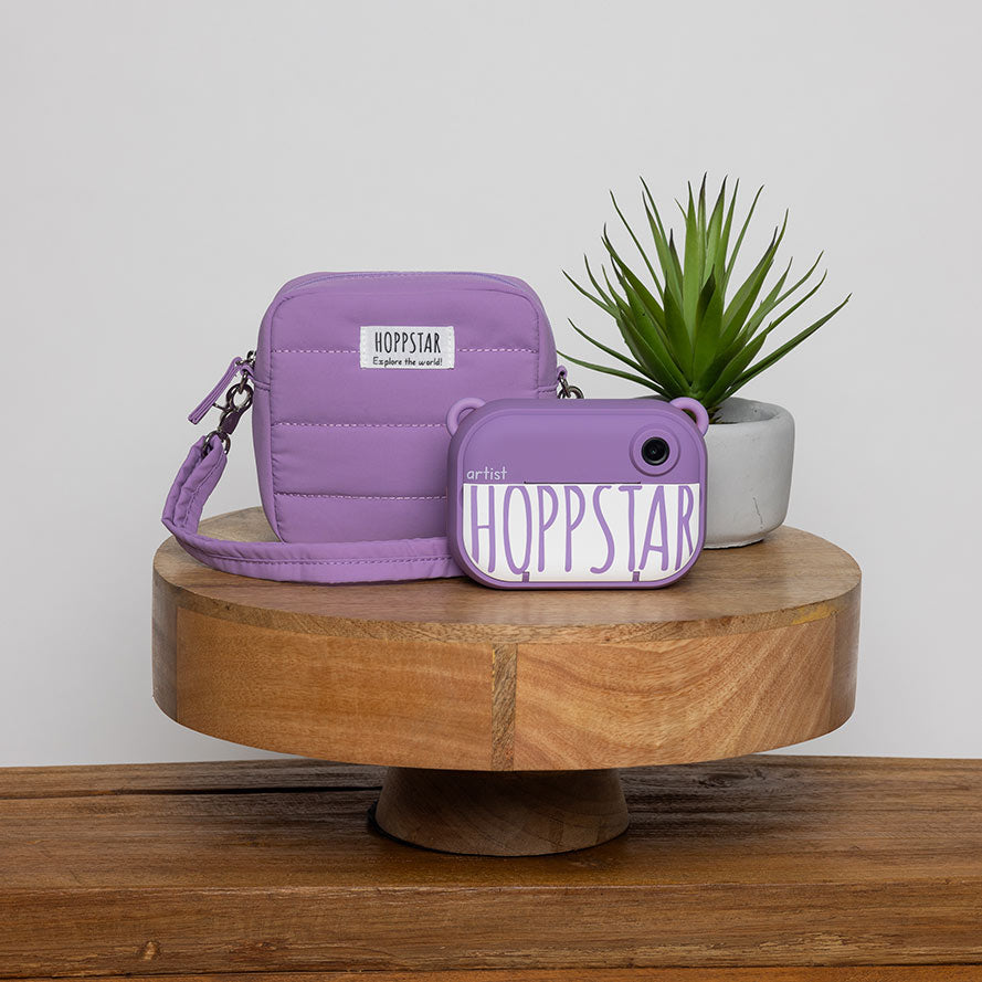 Kinderkamera Artist und Kameratasche Bag Midi beide in der Farbe lila von Hoppstar.