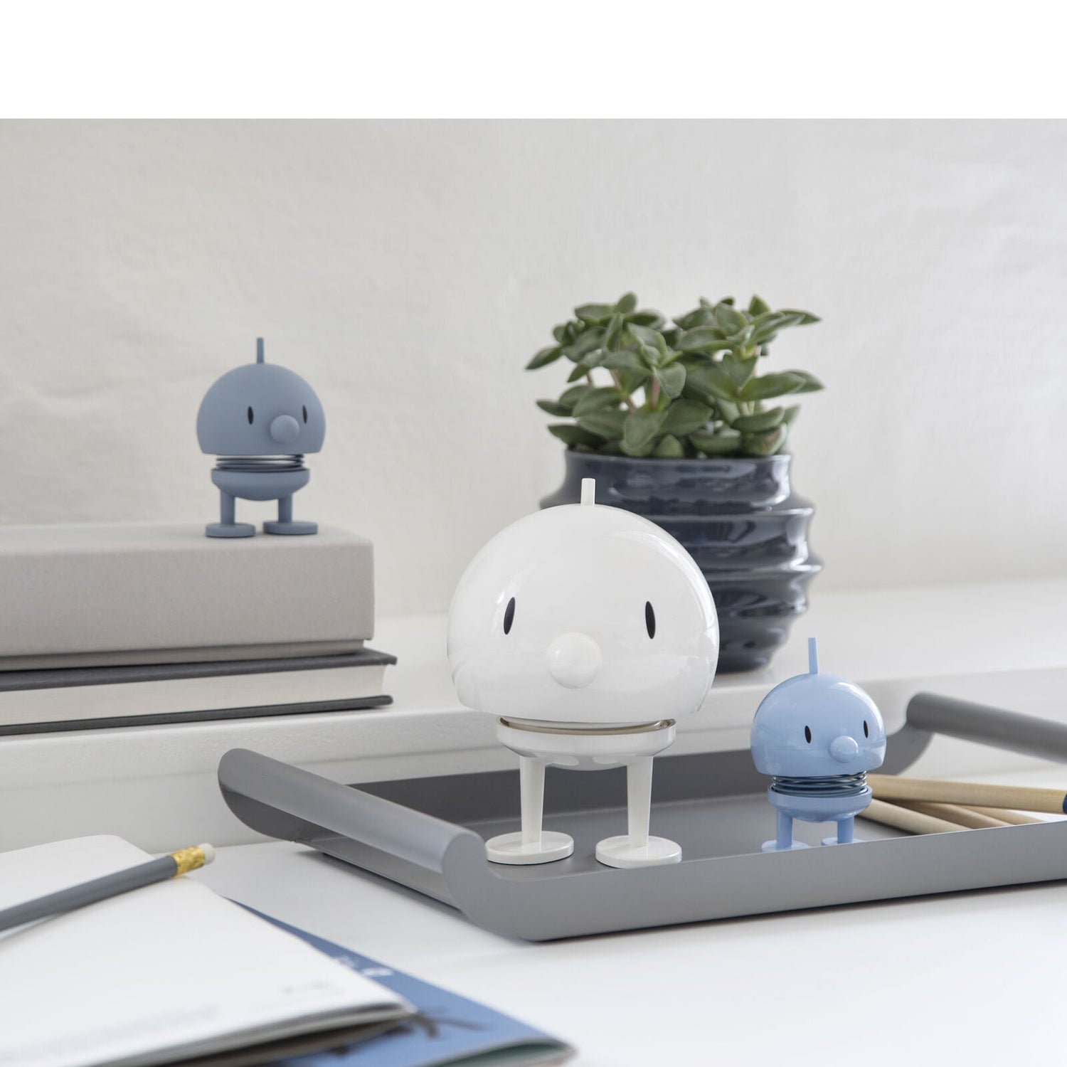 Hoptimist Bumble L in Weiß – originale Wackelfigur als Glücksbringer und besondere Geschenkidee