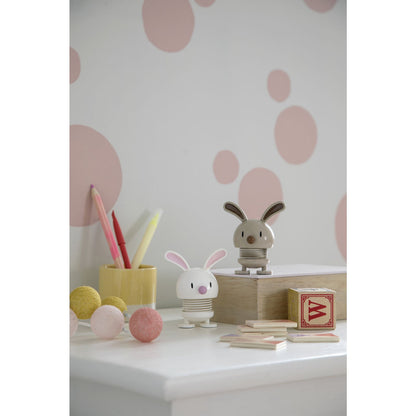 Hoptimist Bunny in Latte, Höhe 9 cm, mit süßen Öhrchen, hüpfende Figur als Osterdeko oder kleine Aufmerksamkeit zu Ostern