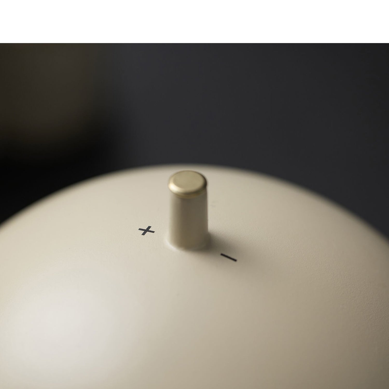 Hoptimist Speaker Soft Bumble XL in Soft Weiß – kabelloser Design-Lautsprecher mit Touch-Steuerung 