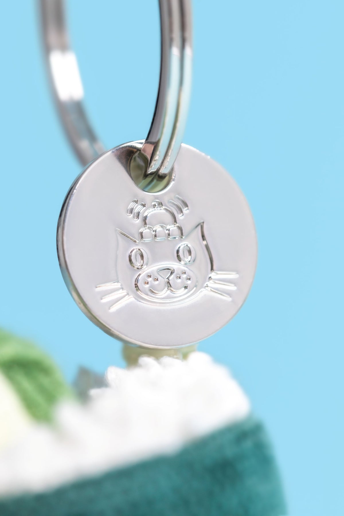 Detailansicht des Metallrings am Jellycat Amuseables Hosomaki Schlüssel- und Taschenanhänger