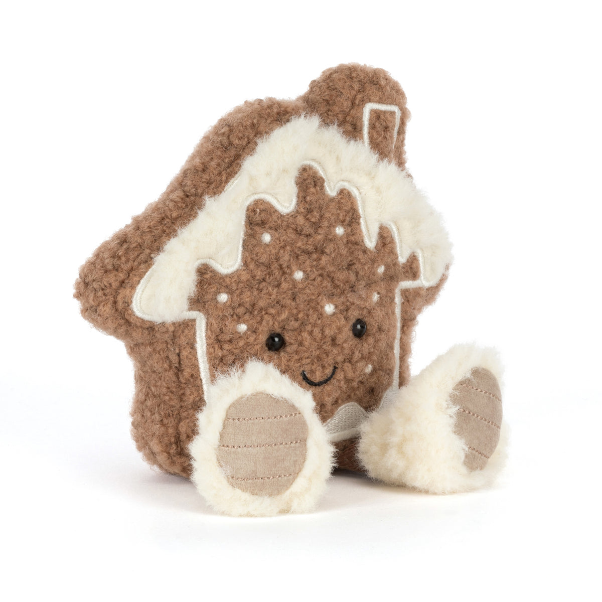 Jellycat Amuseables Molasi Cookie – flauschiger brauner Keks in Form eines Lebkuchenhauses mit weißem Zuckerguss, kleinen Verzierungen, lächelndem Gesicht und cremefarbenen Füßchen, von vorne.