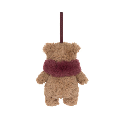 Jellycat Bartholomew Bear Winter Warmer Decoration – brauner Plüschbär mit flauschigem bordeauxrotem Schal und Aufhängeschlaufe als Weihnachtsbaumschmuck, von hinten.