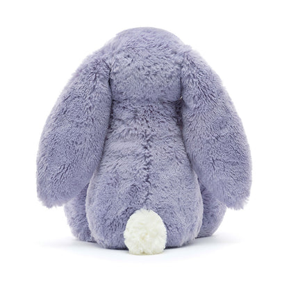 Rückansicht: Jellycat Bashful Viola Bunny, violetter Plüschhase mit langen Hängeohren, weißem flauschigem Schwänzchen und niedlichem Gesicht
