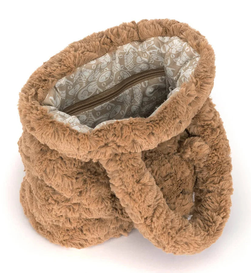 Geöffnete Jellycat Bartholomew Bear Tasche mit weichem Innenraum für kleine Schätze