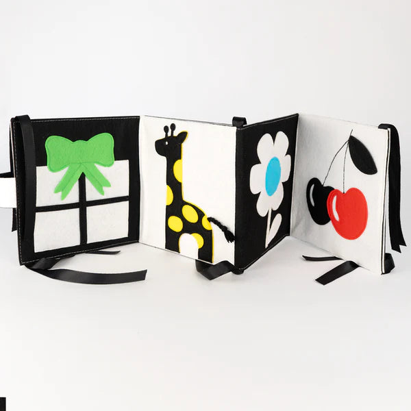 Baby Faltbuch Farbfunken schwarz weiß mit Farbakzenten aus Filz Jolly Designs