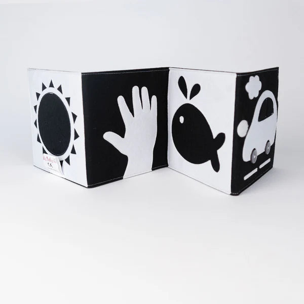 Schwarz Weiß Kontrastbuch für Neugeborene aus Filz Jolly Designs Babyspielzeug