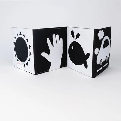 Schwarz Weiß Kontrastbuch für Neugeborene aus Filz Jolly Designs Babyspielzeug