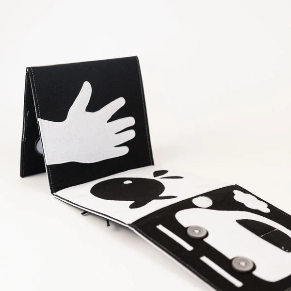 Schwarz Weiß Kontrastbuch für Neugeborene aus Filz Jolly Designs Babyspielzeug