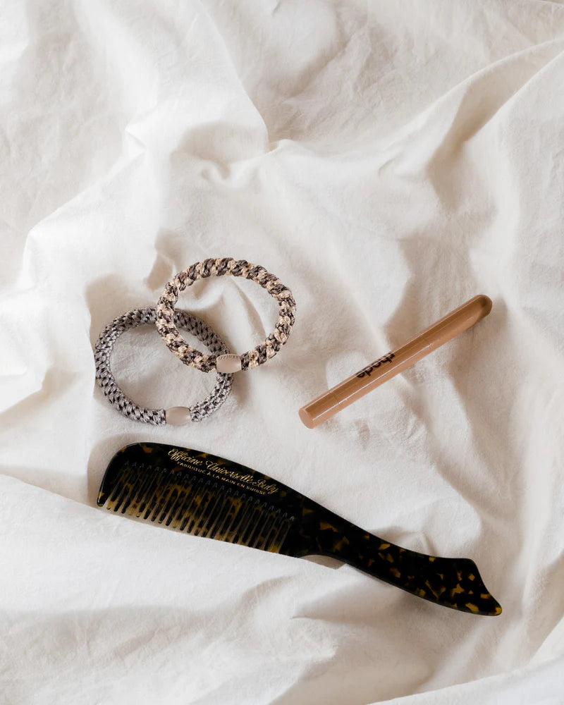 KKNEKKI Haargummi Linen – zartes Haarband &amp; modisches Armband, im Onlineshop von Nica’s Cosmos.