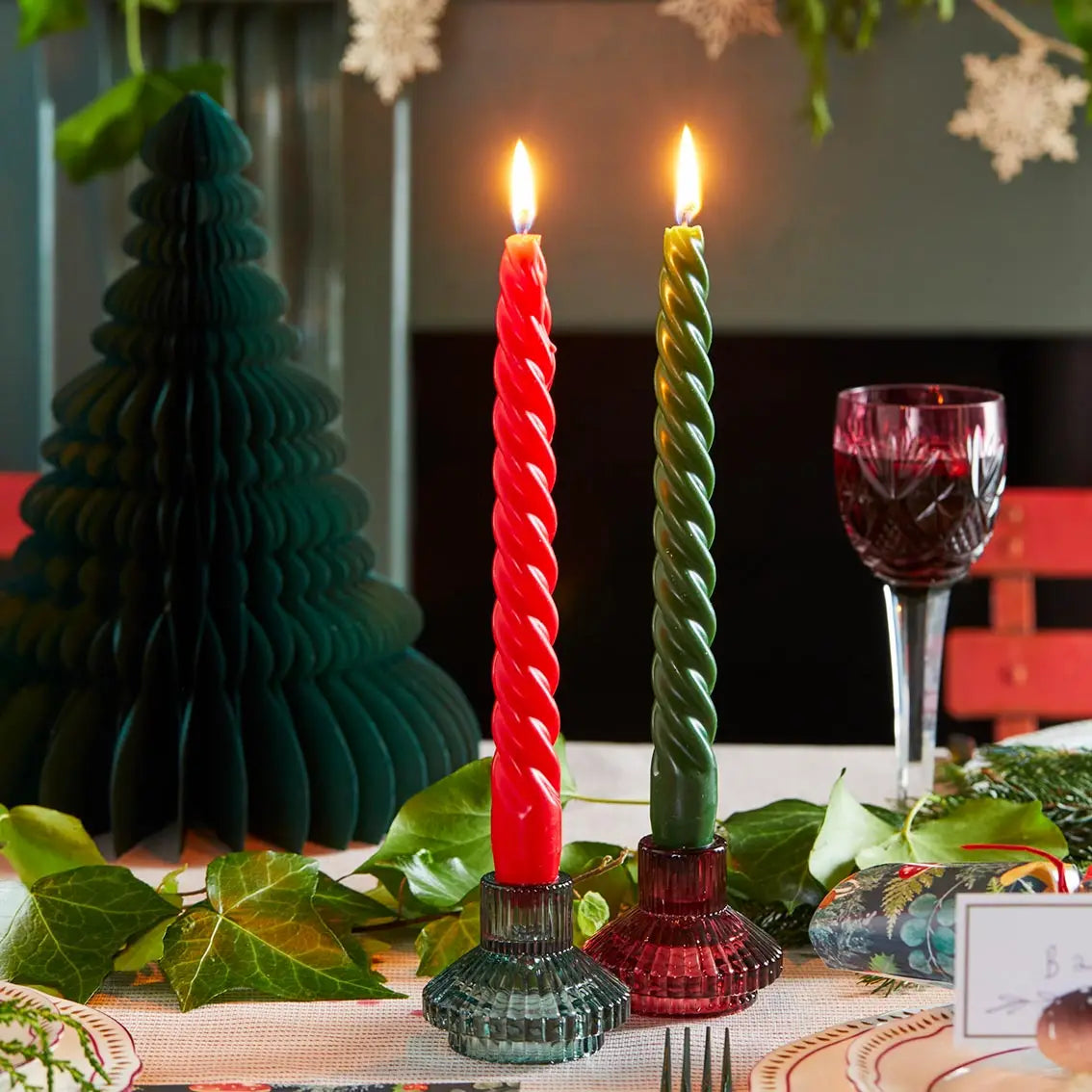 Kleiner Kerzenhalter aus salbeigrünem Glas von Talking Tables