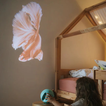 KIDYSTAR Planetarium Ozean – Projektor mit 6 Bildscheiben, Nachtlicht und Bluetooth fürs Kinderzimmer