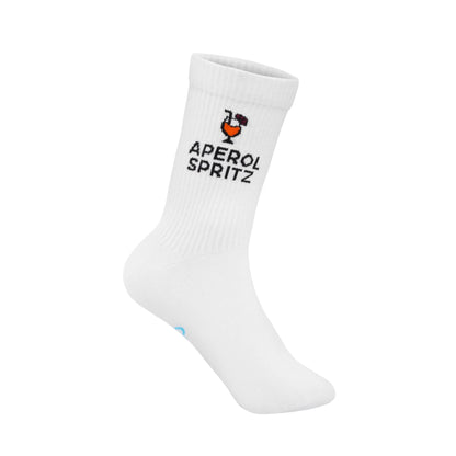 Socken von My Day My Dream. Mit der Aufschrift Aperol Spritz und einem gefüllten Cocktailglas.