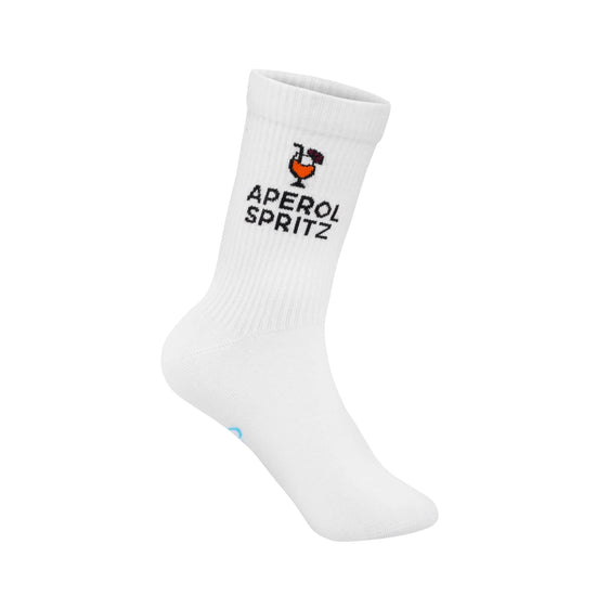 Socken von My Day My Dream. Mit der Aufschrift Aperol Spritz und einem gefüllten Cocktailglas.