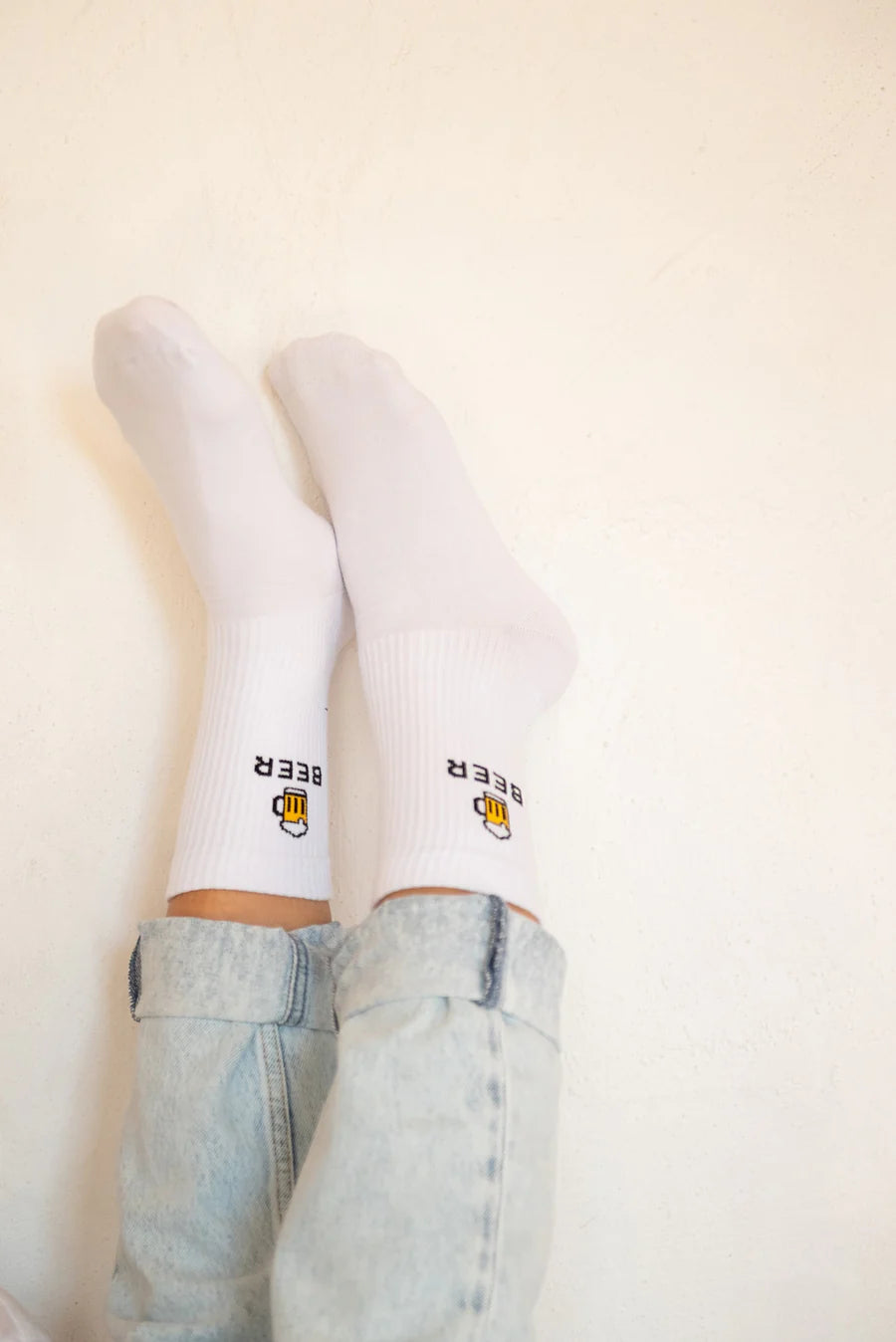 Socken von My Day My Dream. Mit der Aufschrift BEER und einem gefüllten Bierkrug.