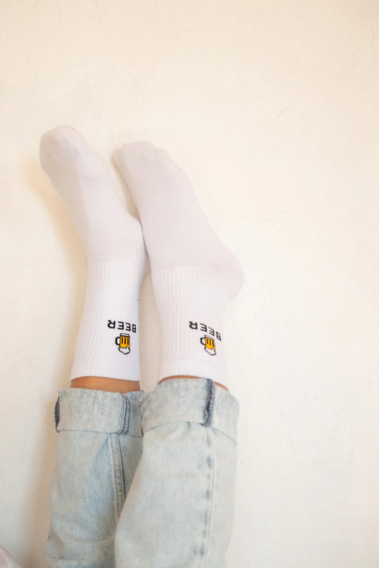 Socken von My Day My Dream. Mit der Aufschrift BEER und einem gefüllten Bierkrug.