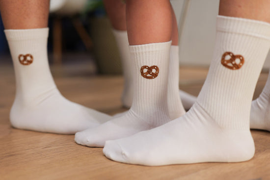 Socken für Kinder von My Day My Dream. Mit aufgestickter Brezel.