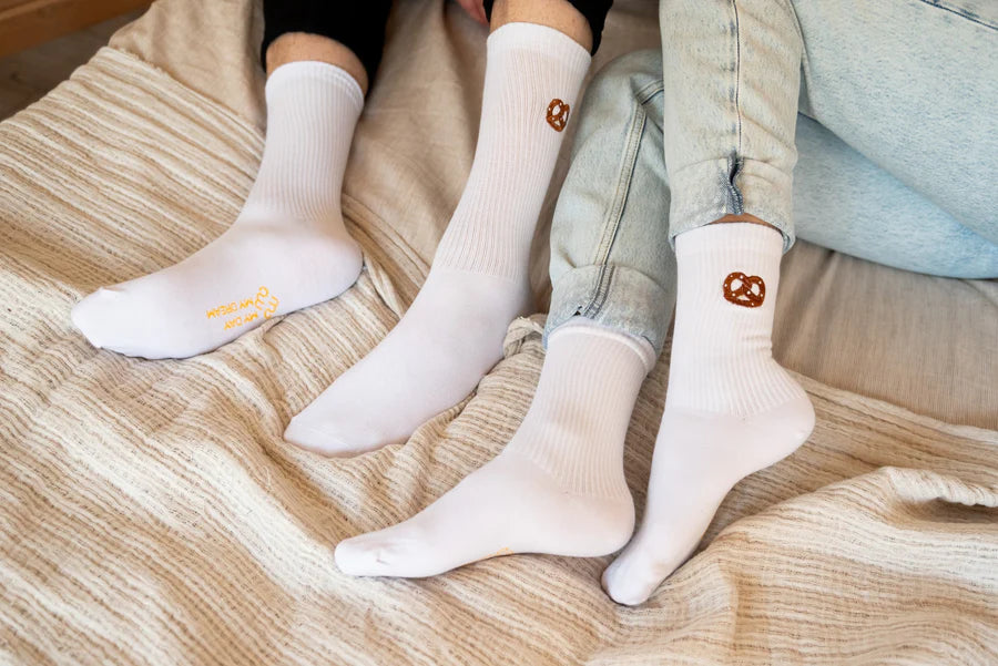 Socken von My Day My Dream. Mit aufgestickter Brezel.