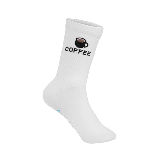 Socken von My Day My Dream. Mit der Aufschrift COFFEE und einer Tasse mit Kaffee gefüllt.