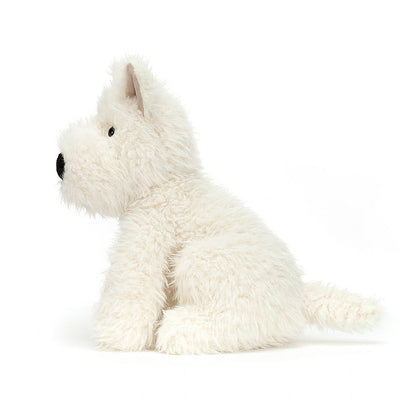 Seitenansicht: Jellycat Munro Scottie Dog, sitzender weißer Plüschhund mit niedlichem Gesicht und kleinen schwarzen Knopfauge