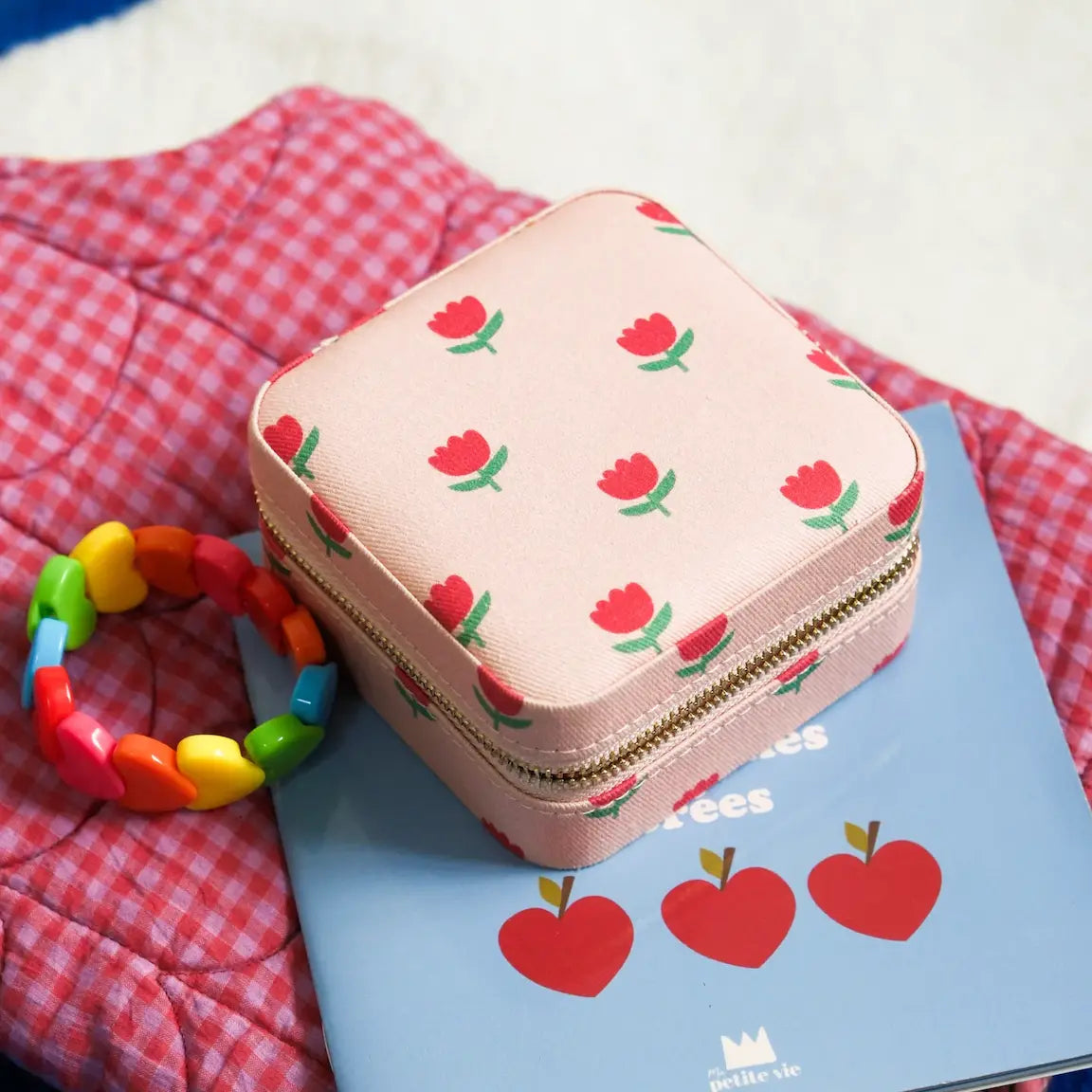 Schmuckkästchen „Bloom“ – praktische Aufbewahrung, ideal als Geschenk für Schmuckliebhaber.