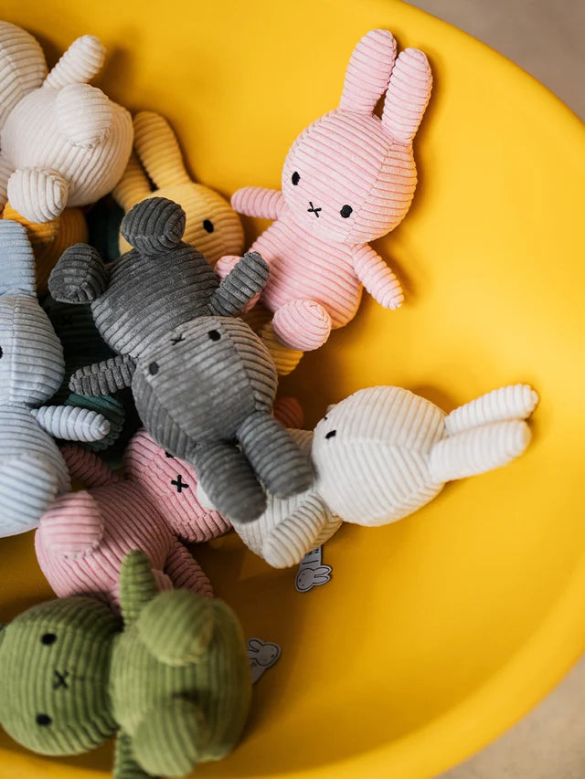 Miffy Corduroy ECO, 23cm, olive green, Miffy Kuscheltier aus Cord