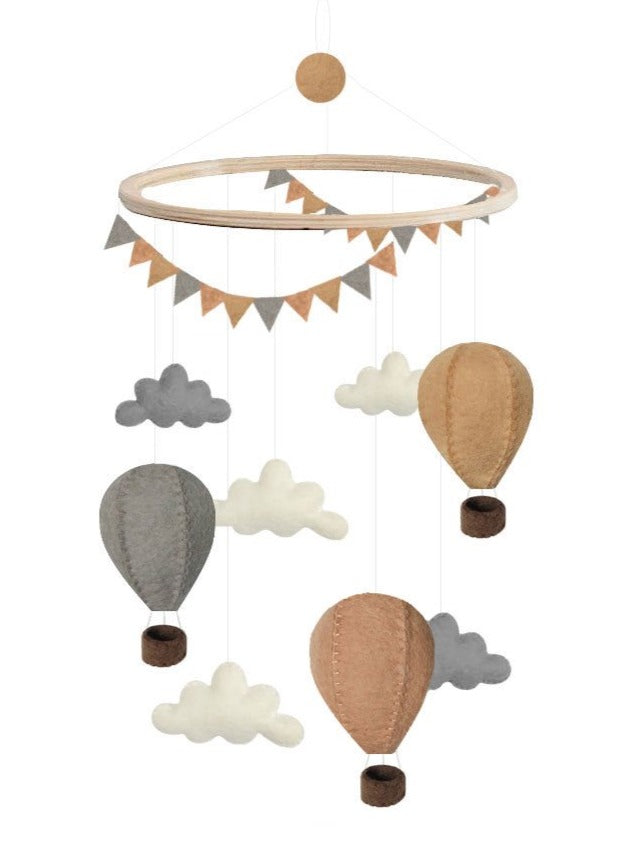 Baby-Mobile mit Heißluftballons und Wolken aus Wolle in Beige, handgefertigte Dekoration fürs Babyzimmer