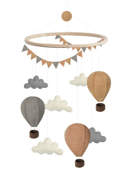 Baby-Mobile mit Heißluftballons und Wolken aus Wolle in Beige, handgefertigte Dekoration fürs Babyzimmer