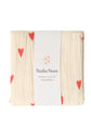 Swaddle von Studio Noos. Schönes Stilltuch, Pucktuch und Wickelunterlage aus Biobaumwolle. 