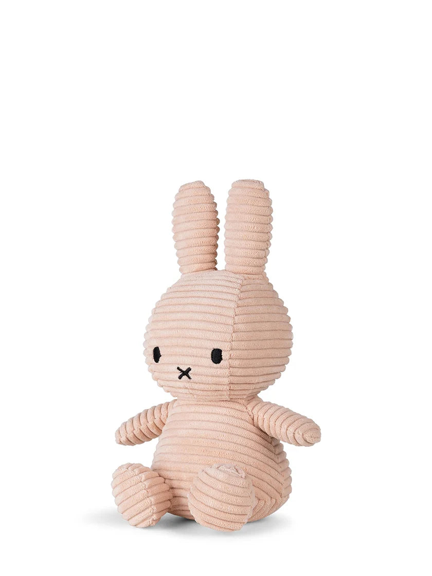 Miffy Corduroy ECO von Bon Ton Toys ist 23 cm hoch und handgemacht.