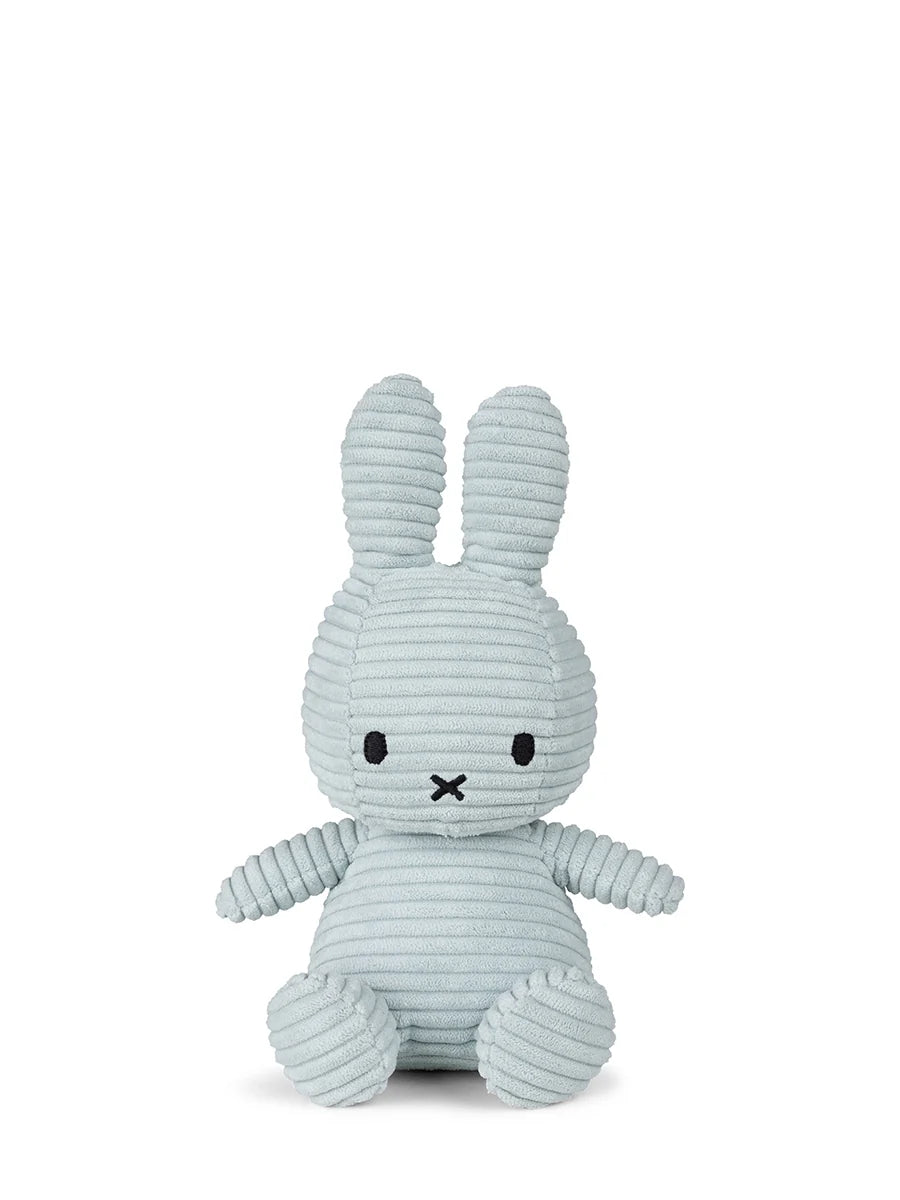 Miffy Corduroy ECO von Bon Ton Toys ist 23 cm hoch und handgemacht.
