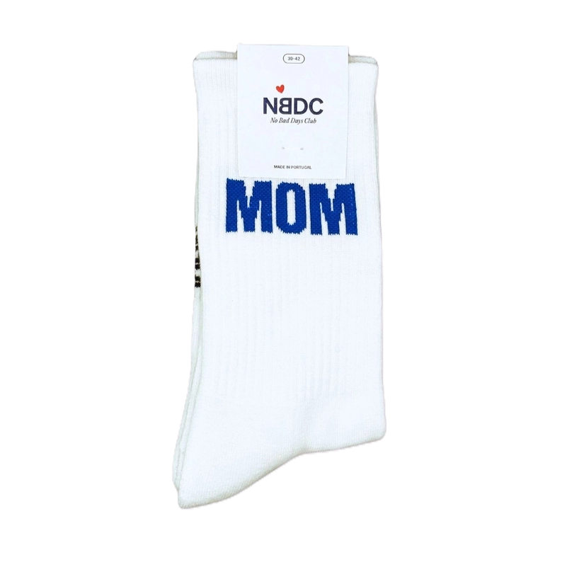 Damensocken "MOM" in Weiß mit blauem Schriftzug von No Bad Days Club.