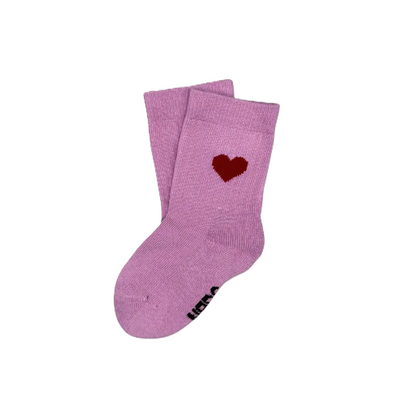 Herz-Socken für Babys und Neugeborene von No Bad Days Club, Pink mit rotem Herz, Bio-Baumwolle.