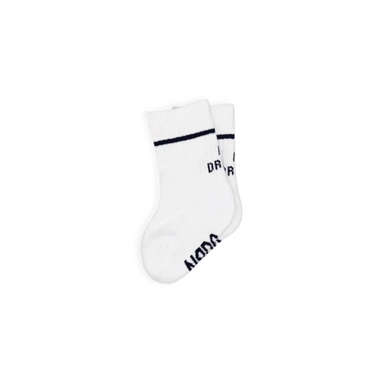Babysocken "No Drama" von No Bad Days Club, Weiß mit schwarzem Schriftzug, tolles Geschenk zur Geburt und für die Erstausstattung.