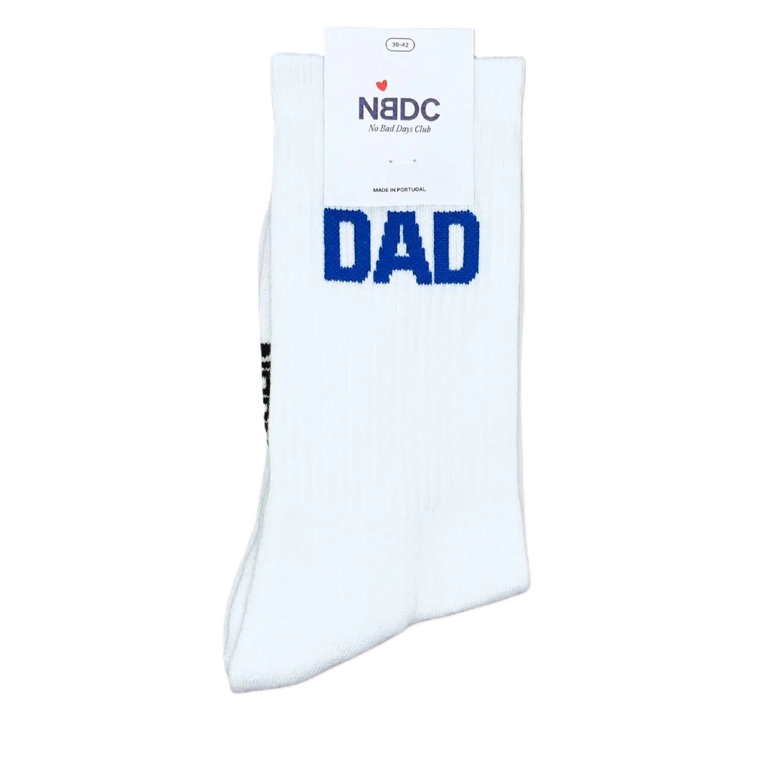 Herrensocken "DAD" in Weiß mit blauem Schriftzug von No Bad Days Club.