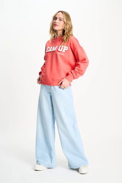 Orange Sweatshirt TEAM UP von POM AMSTERDAM mit weißem Print, sportlich-lässiger Look Vibe