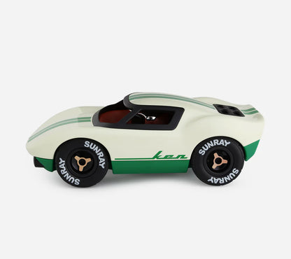 Playforever Ken Cline Rennwagen – cremeweißes Spielzeugauto mit grünen Rallye-Streifen, schönes Geschenk für Kinder