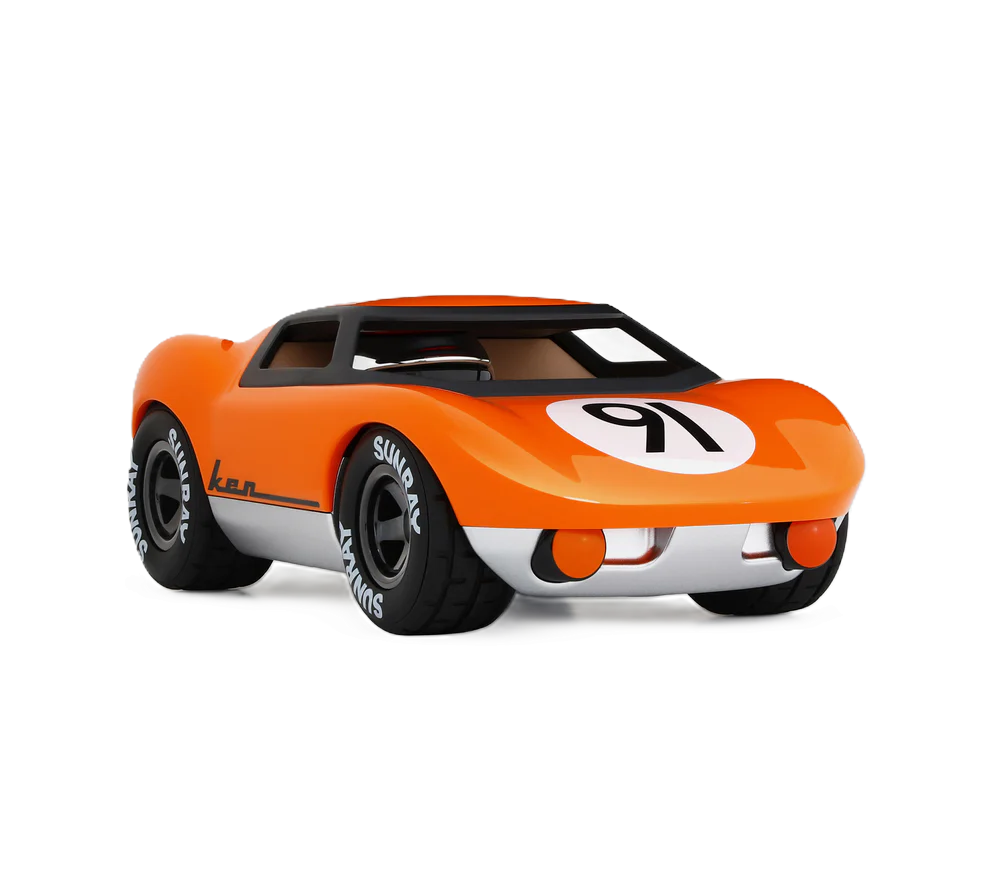 Playforever Ken Gibson Spielzeugauto in knalligem Orange, Retro-Rennwagen für Kinder und Designobjekt fürs Kinderzimmer