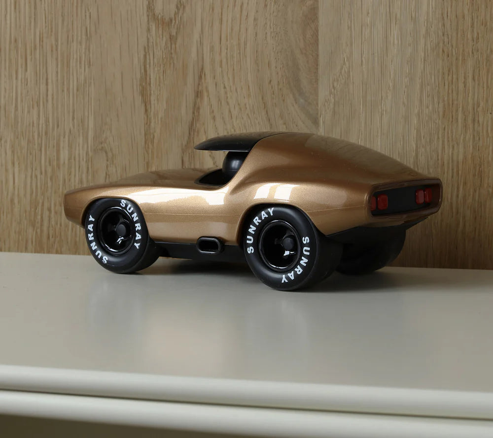 Playforever Leadbelly Burnside Kinder-Spielauto im Retro-Muscle-Car-Stil mit breiten Rädern und glänzender Karosserie